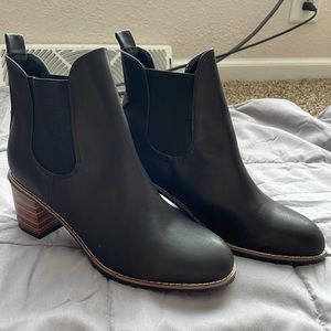 Women’s size 9 booties